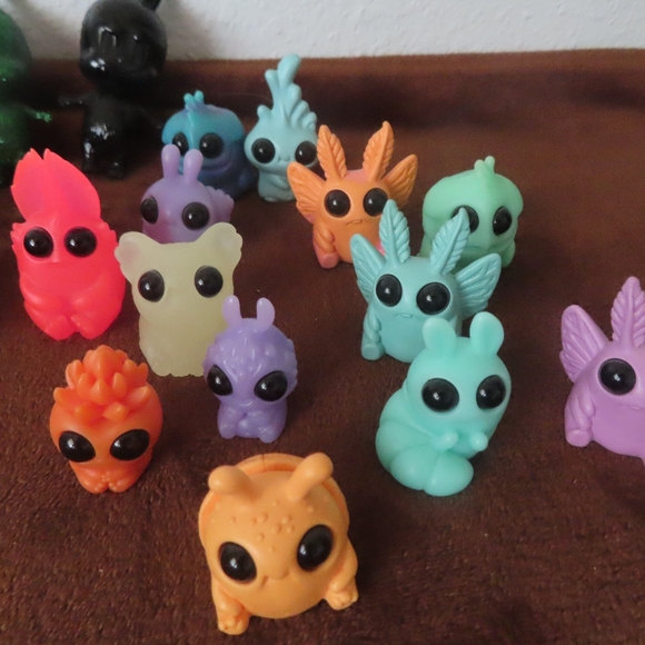 HOW2WORK x Kasing Lung The Little Monsters POP MART Chris ryniak lot of 30 - Picture 3 of 4